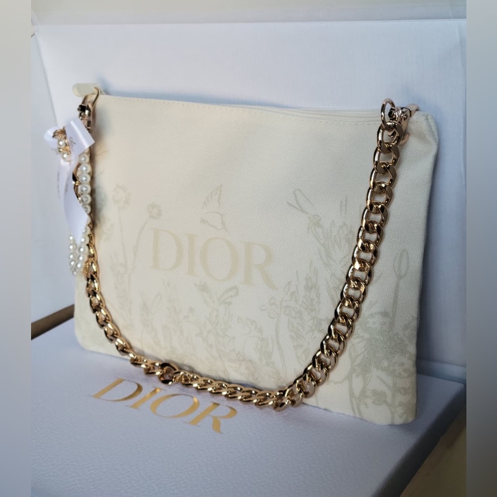 Dior Cream Pouch with Gold Chain - Picture 7 of 7